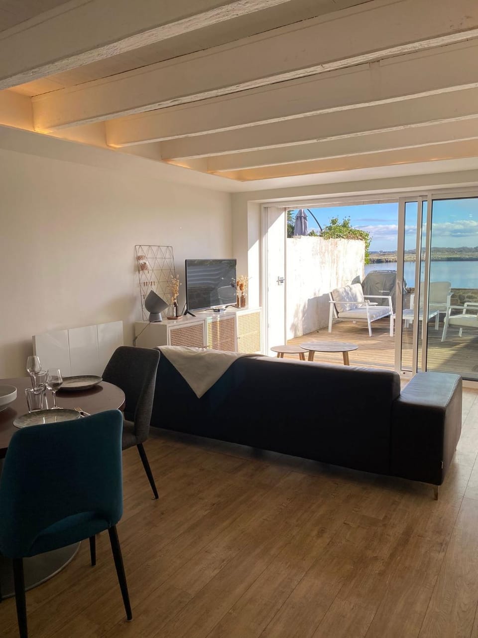 Living room, Dining area