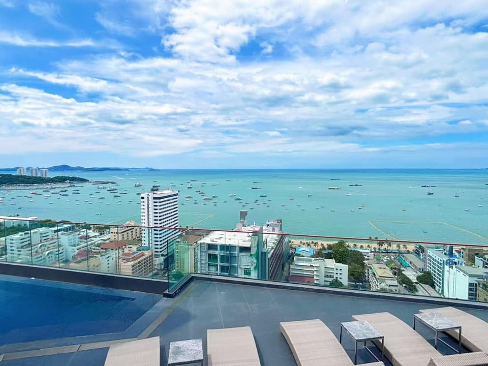 Edge Central Pattaya中心公寓 无边泳池 地标景观 海景房 Apartment in Pattaya City