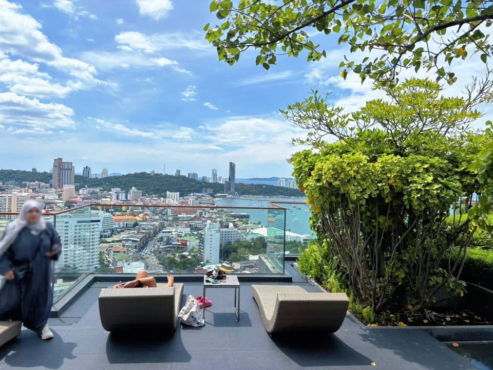 Edge Central Pattaya中心公寓 无边泳池 地标景观 海景房 Apartment in Pattaya City