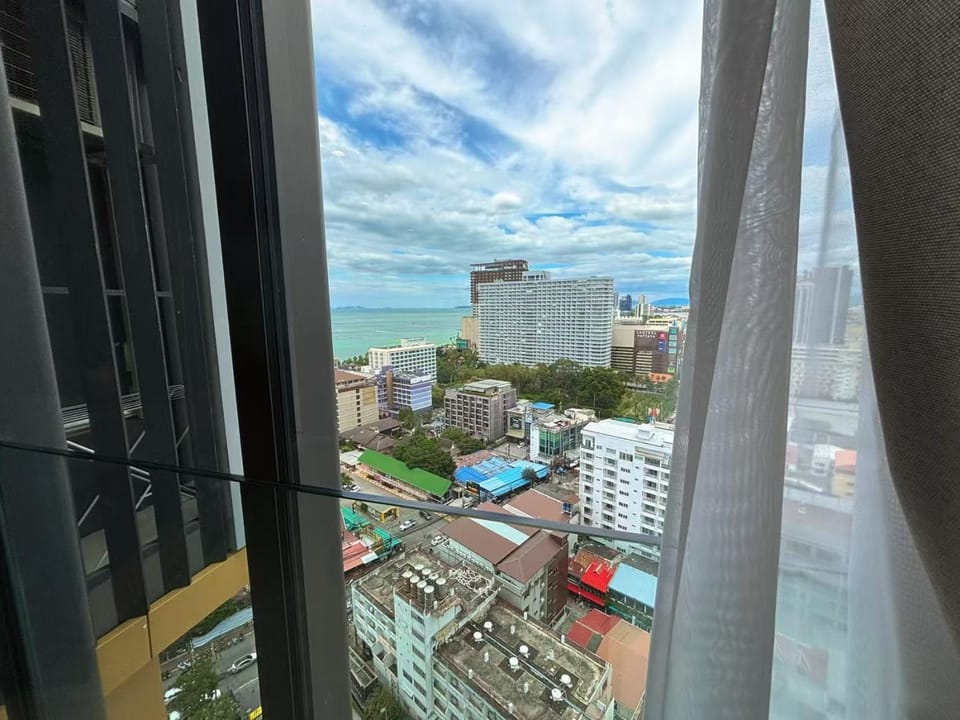 Edge Central Pattaya中心公寓 无边泳池 地标景观 海景房 Apartment in Pattaya City