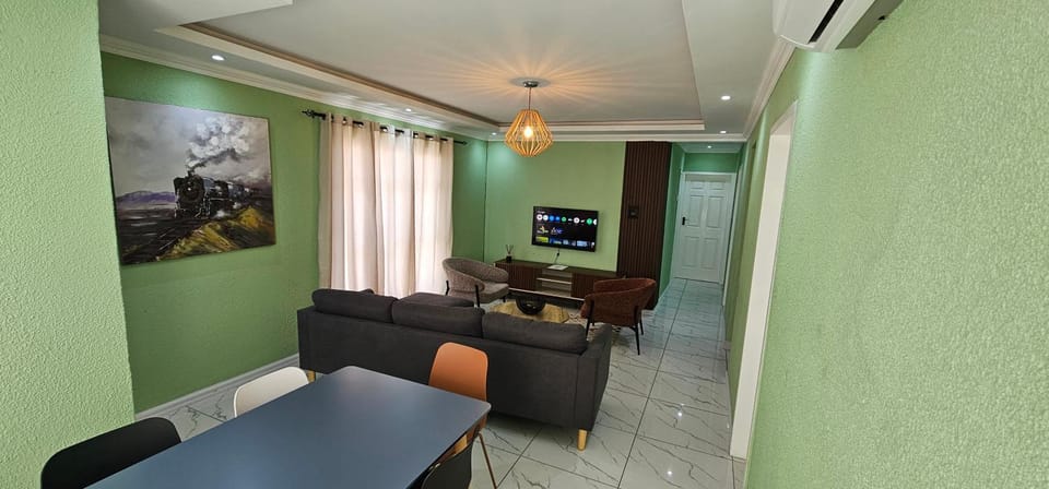 Communal lounge/ TV room, TV and multimedia, Dining area