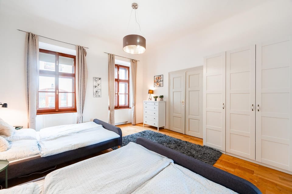 Huge 4 Rooms Charles Bridge Apartment Apartment in Prague