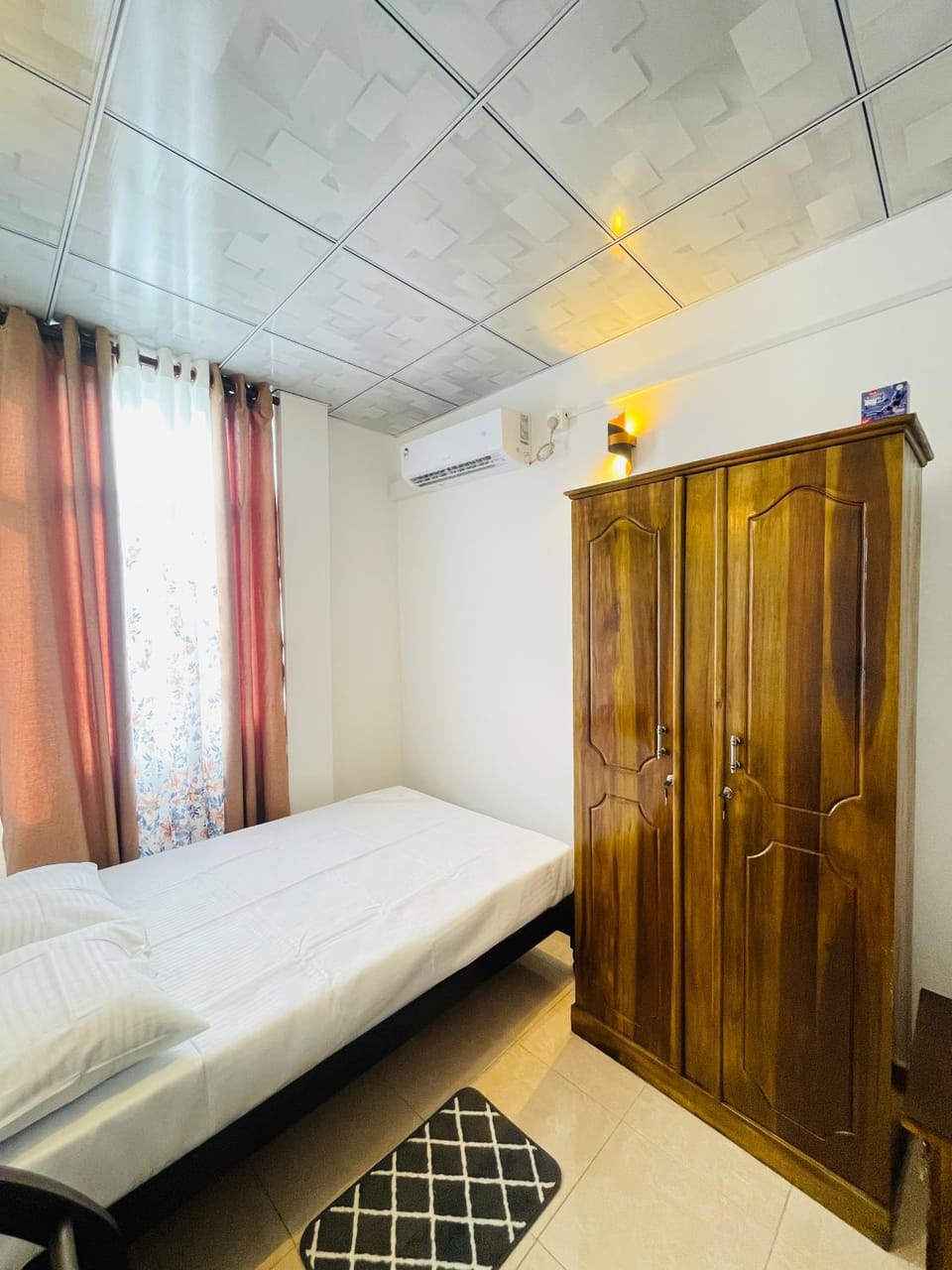 Bed, Photo of the whole room, Bedroom, wardrobe, air conditioner