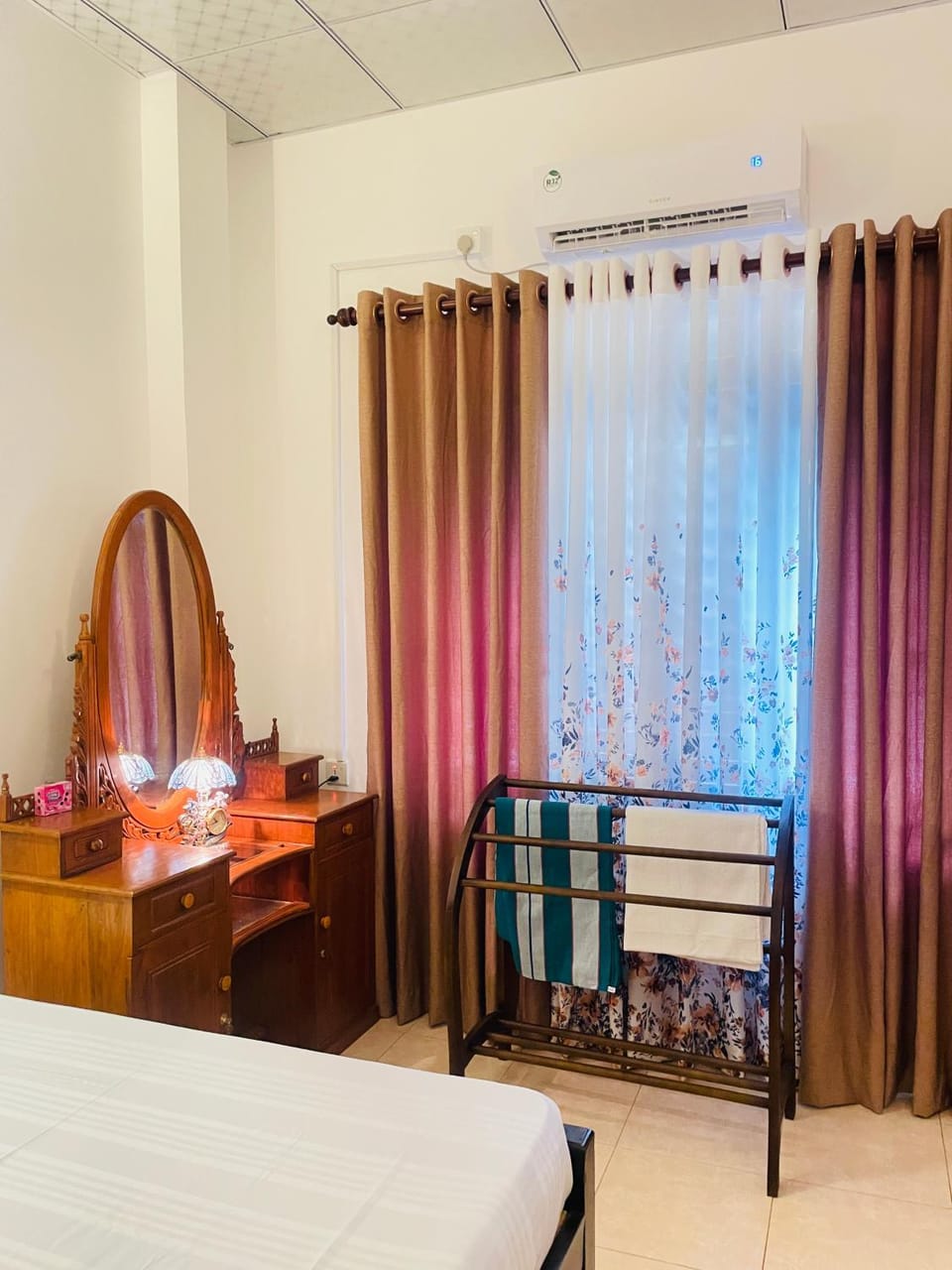 Bed, Photo of the whole room, Bedroom, hair dresser