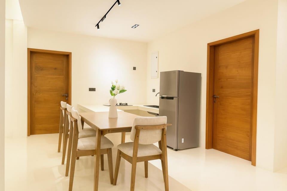 Kitchen or kitchenette, Kitchen or kitchenette, Dining area, minibar, oven, wardrobe