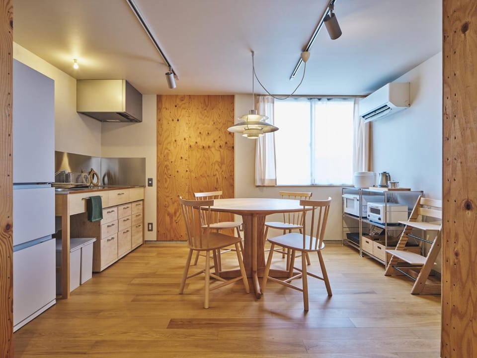 Kitchen or kitchenette, Dining area, stove