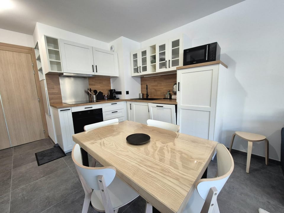 Dining area, dishwasher, oven, stove