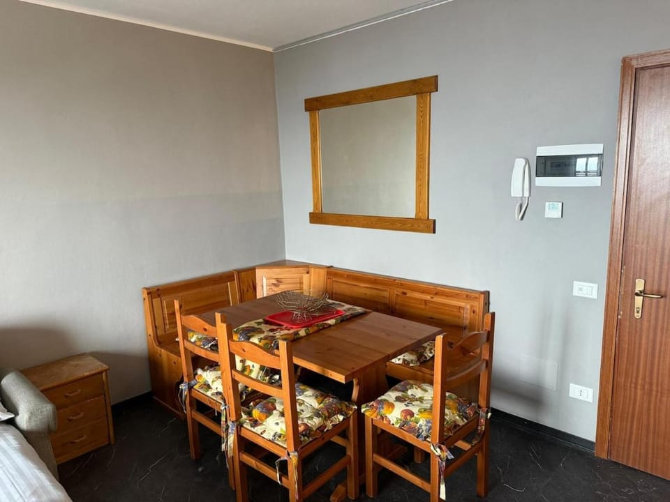 PORA 6 Appartamento sulle piste da sci - Box privato Apartment in Province of Brescia