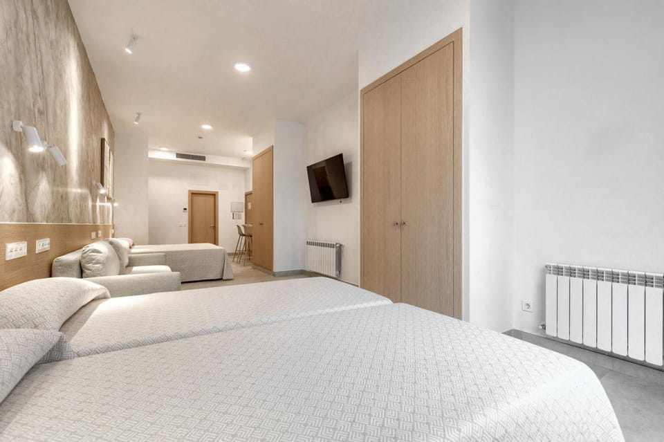 Plaza 5 Rooms Vistalegre Bed and Breakfast in Madrid