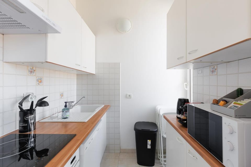 Coffee/tea facilities, Kitchen or kitchenette, dishwasher, oven, stove