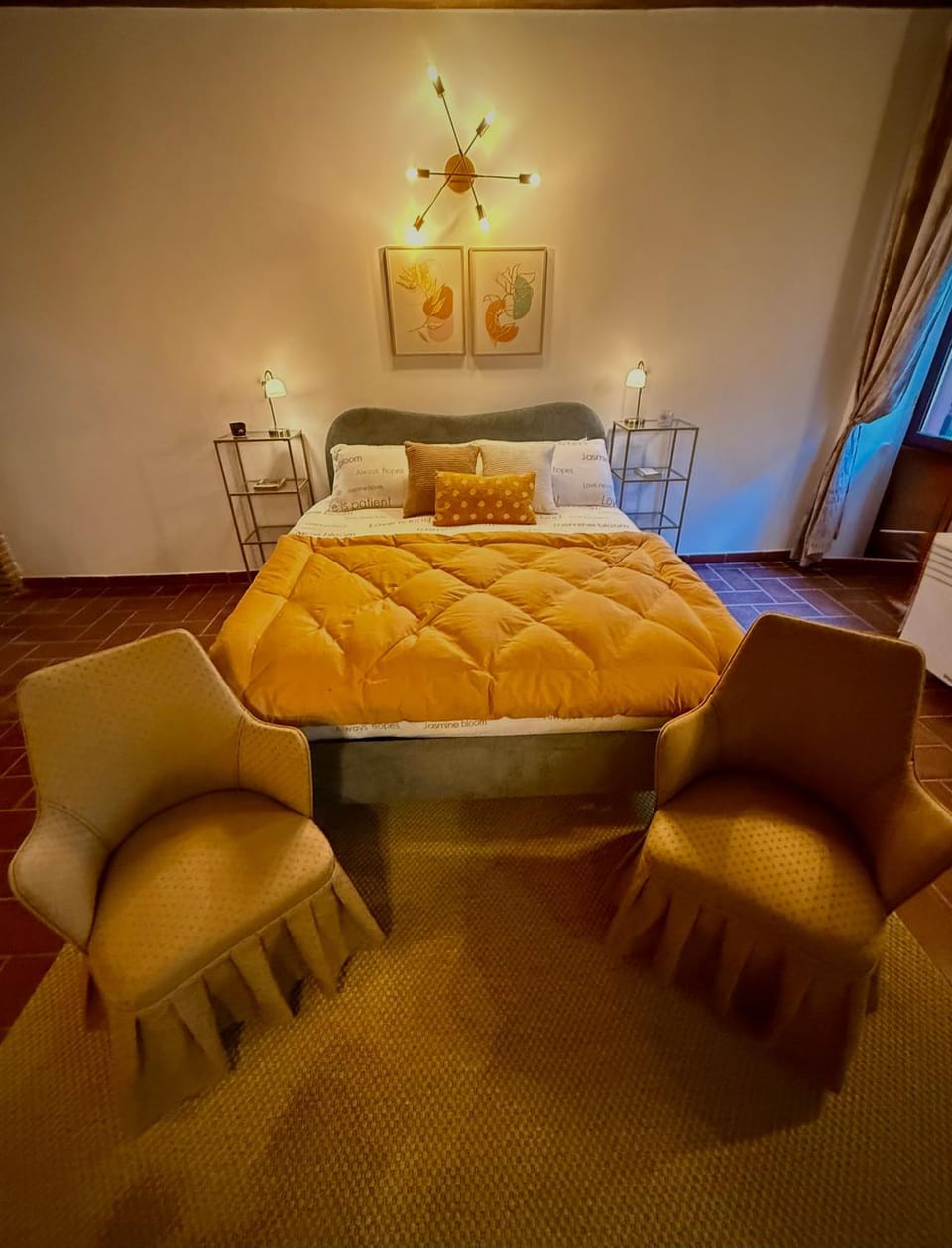 Photo of the whole room, Bedroom