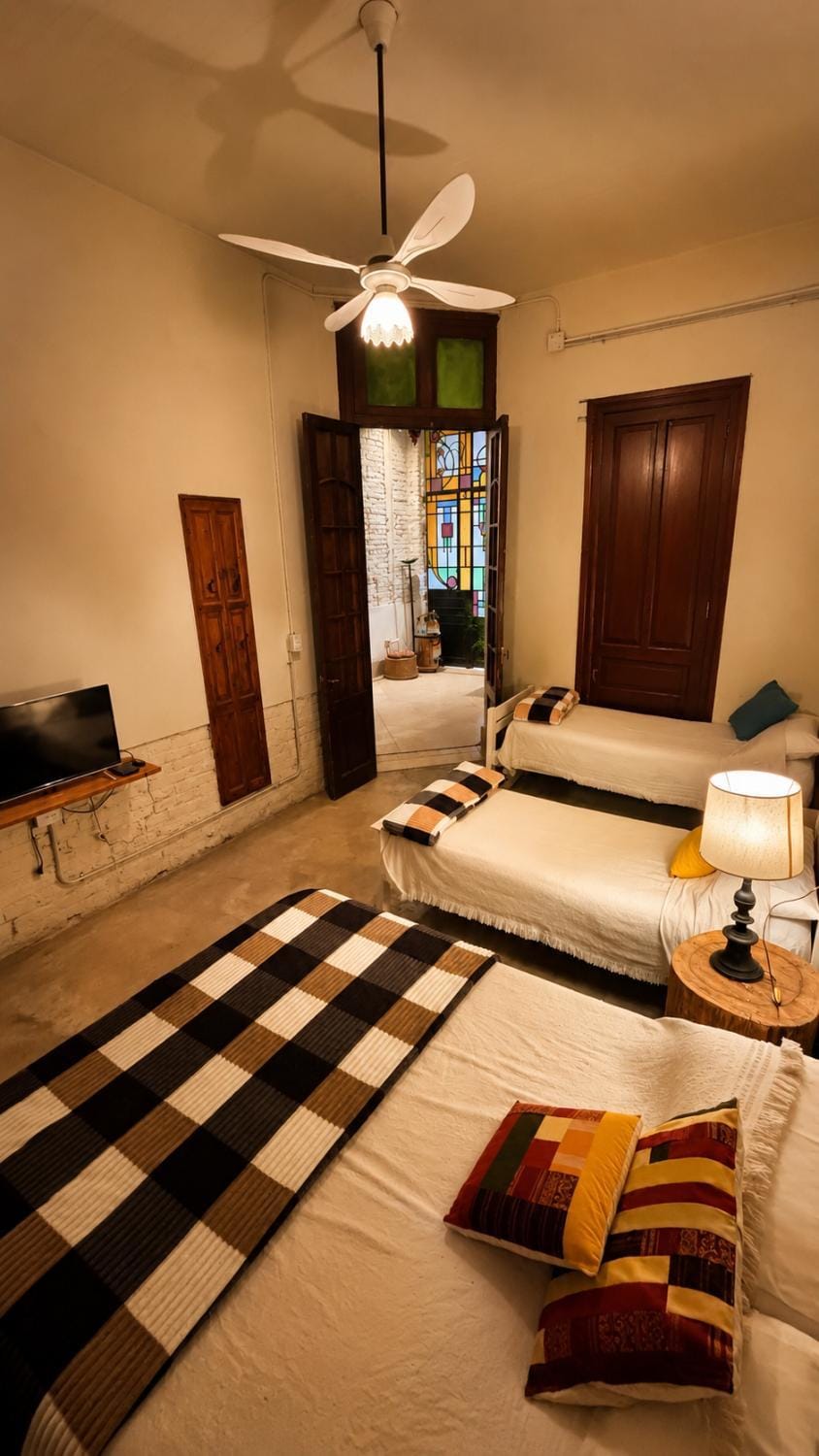 Bed, TV and multimedia, Photo of the whole room, Bedroom, towels