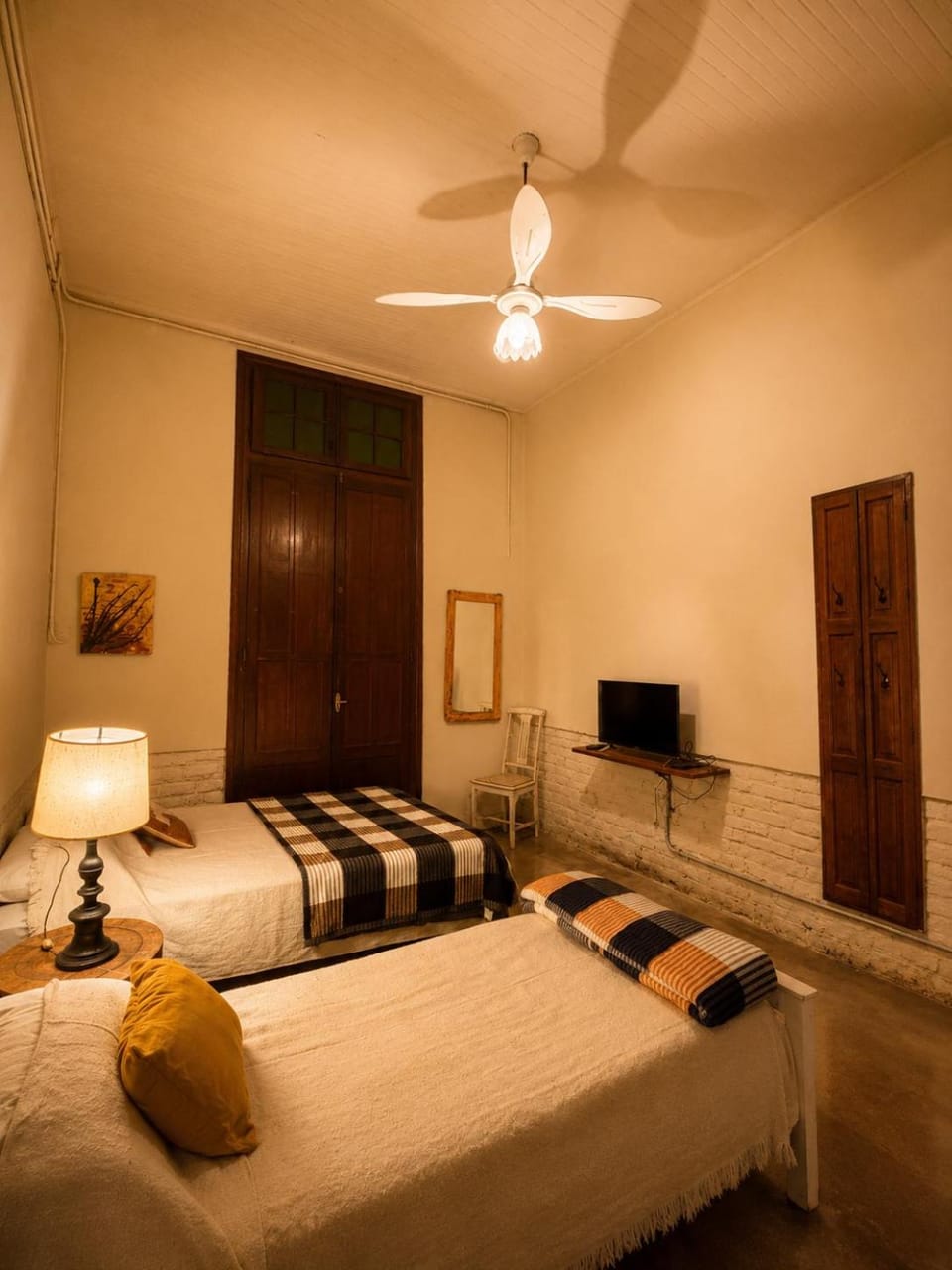 Bed, TV and multimedia, Photo of the whole room, Bedroom