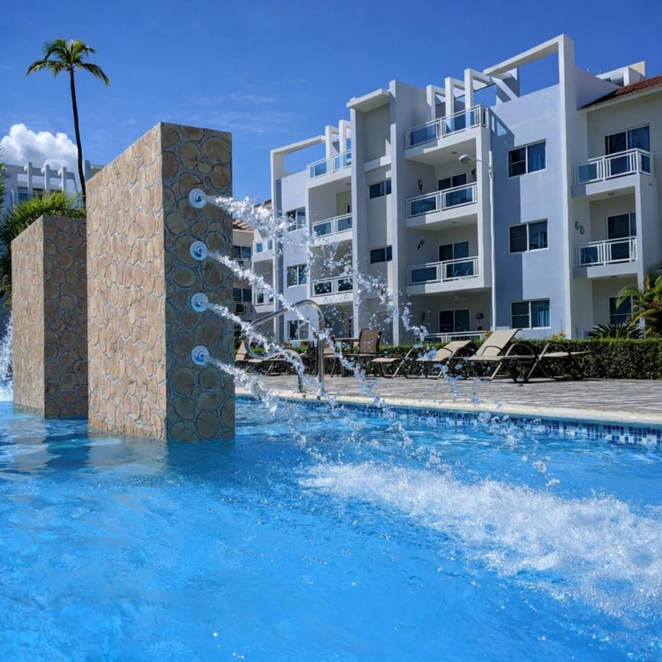 Property building, Swimming pool, Swimming pool, sunbed