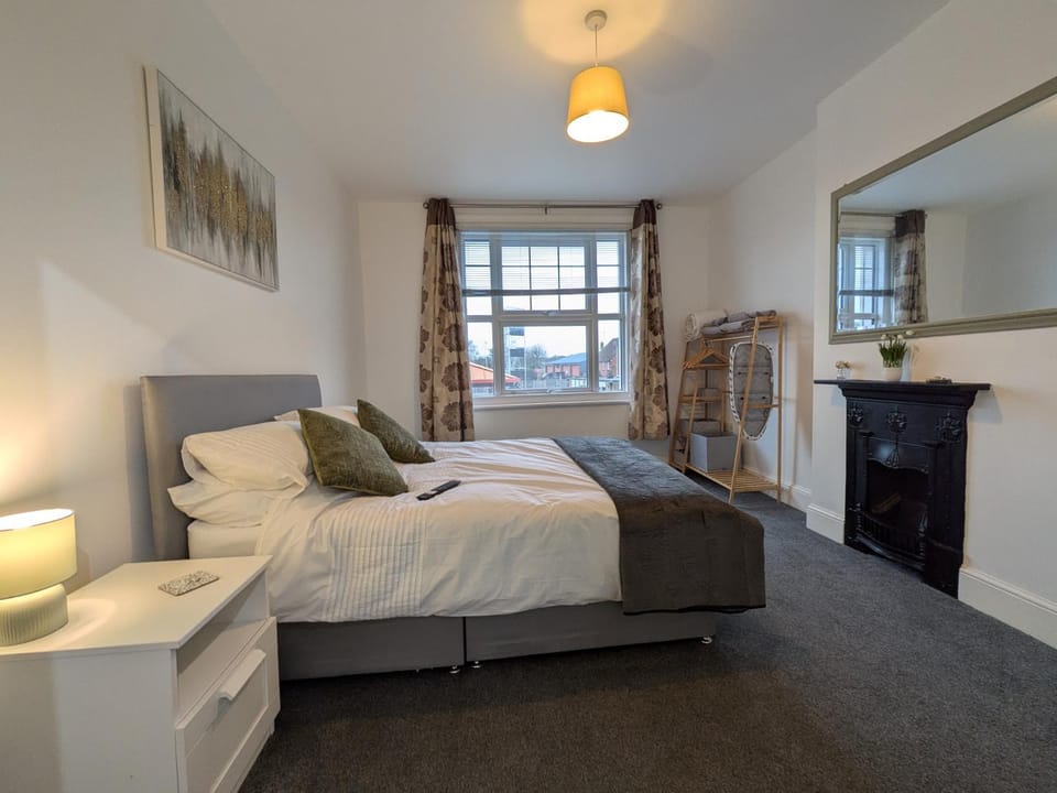 Bed, Photo of the whole room, flat iron
