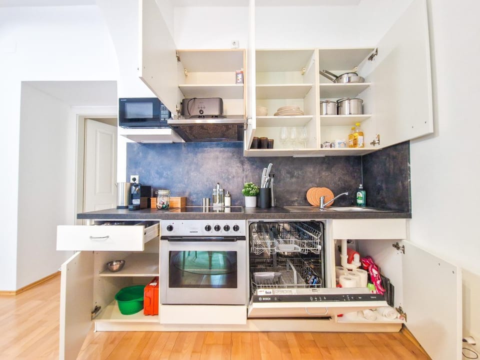 Coffee/tea facilities, Kitchen or kitchenette, dishwasher, toaster