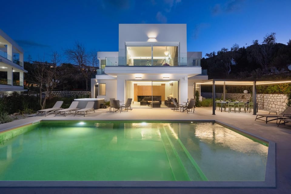 Property building, Patio, Pool view, Swimming pool, sunbed