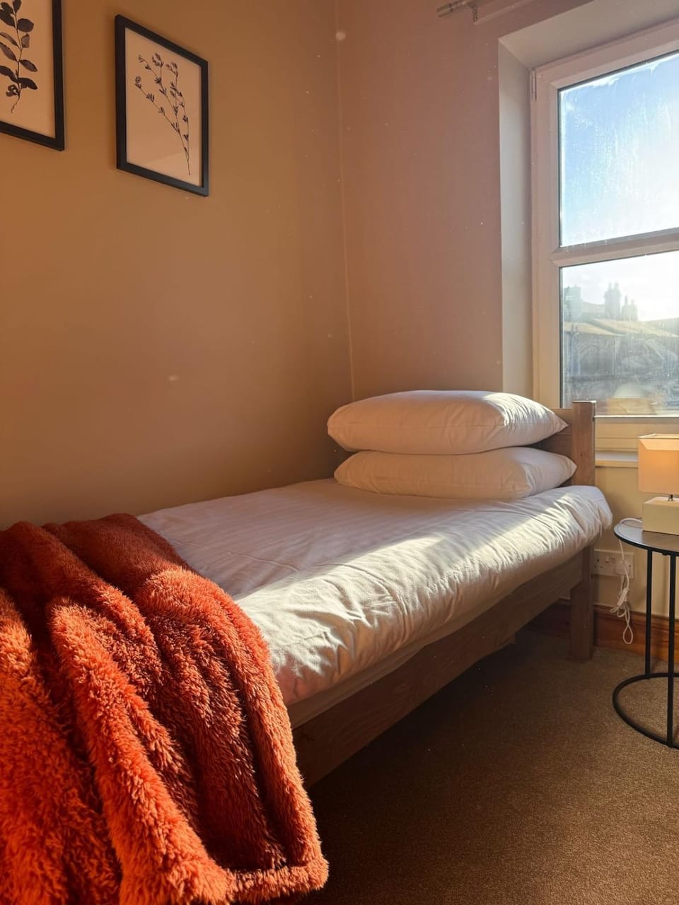 Central Carlisle Modern 4BD w Wi-Fi, Washer, & SmartTVs, close to M6 House in Carlisle