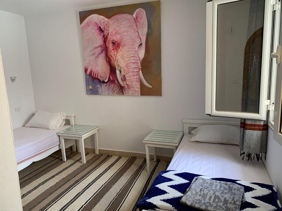 Bed, Photo of the whole room, Decorative detail, Bedroom