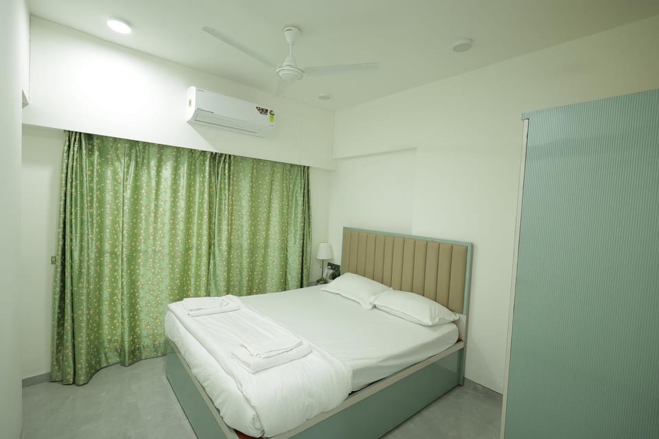 Bed, Photo of the whole room, Bedroom, air conditioner