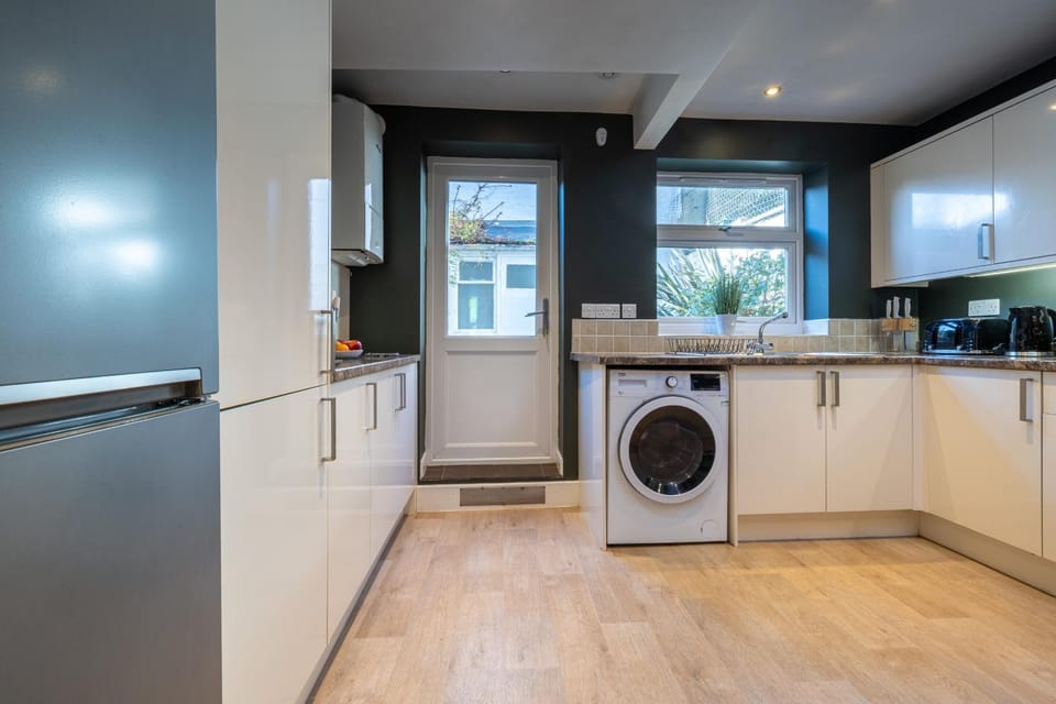 Kitchen or kitchenette, kitchen