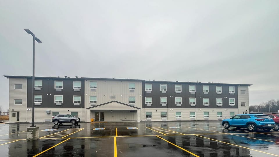 Property building, Facade/entrance, Parking