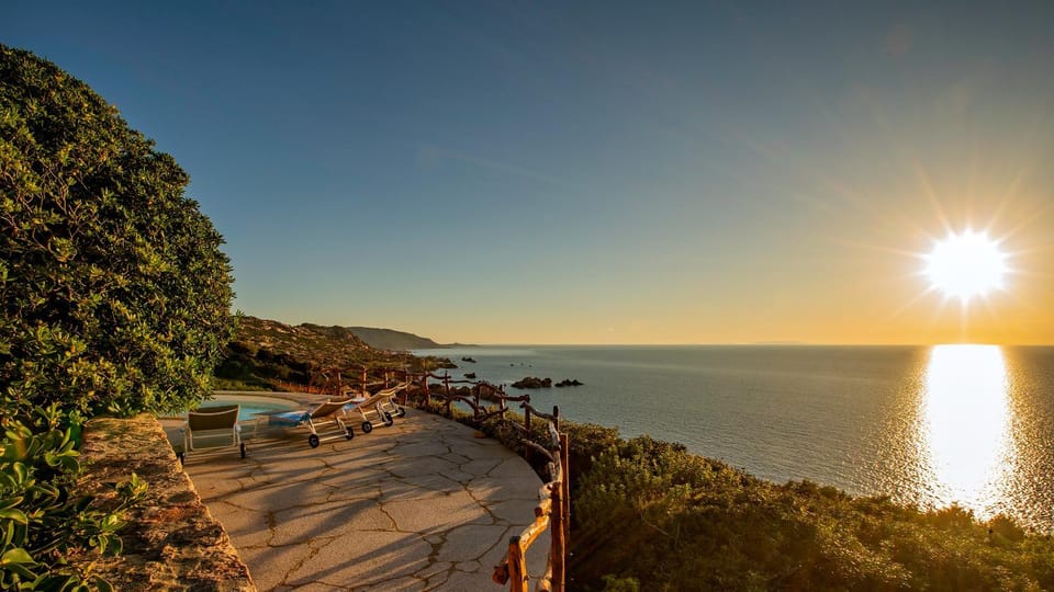 Futura anima sarda, villa sul tramonto con piscina privata Villa in Sardinia
