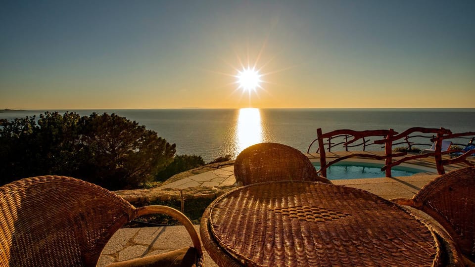 Futura anima sarda, villa sul tramonto con piscina privata Villa in Sardinia