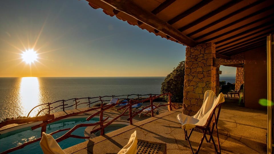 Futura anima sarda, villa sul tramonto con piscina privata Villa in Sardinia