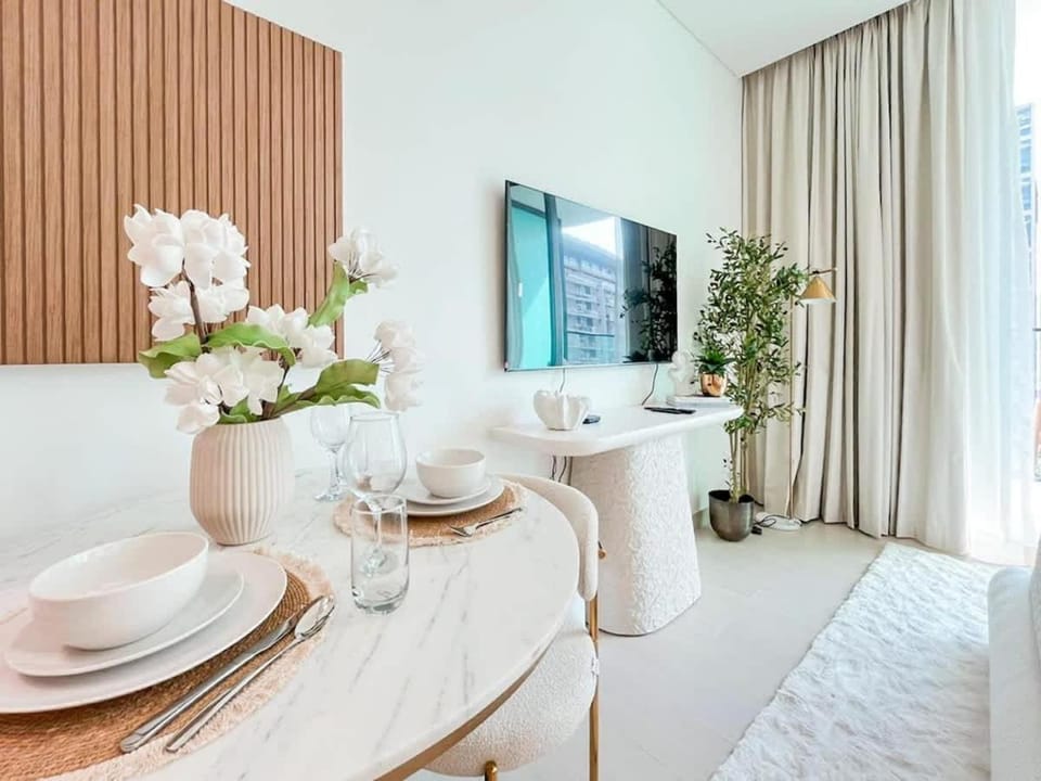 Radiant Studio in Binghatti Azure with Pool & Gym Apartment in Dubai
