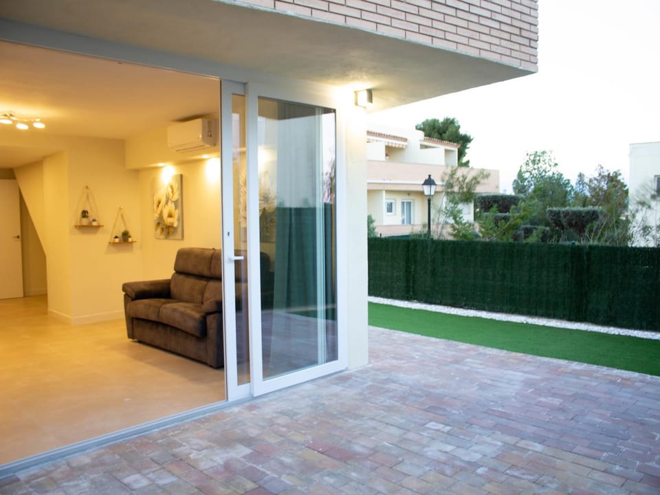 Property building, Spring, Bed, Activities, Winter, Summer, Solarium, Balcony/Terrace, Beach, Hiking, Animals, Animals, Animals, Bedroom, Autumn, Pets, Pets, Pets, Swimming pool, Sports, Entertainment, children, children, children, young children, young children, young children, older children, older children, older children, group of guests, group of guests, group of guests, Family, Family, Family, Parking, heating, heating, pet friendly, pet friendly, air conditioner