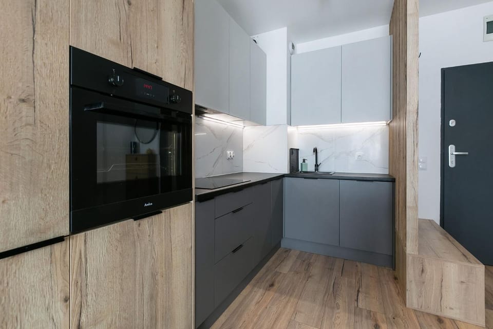Kitchen or kitchenette, oven, stove
