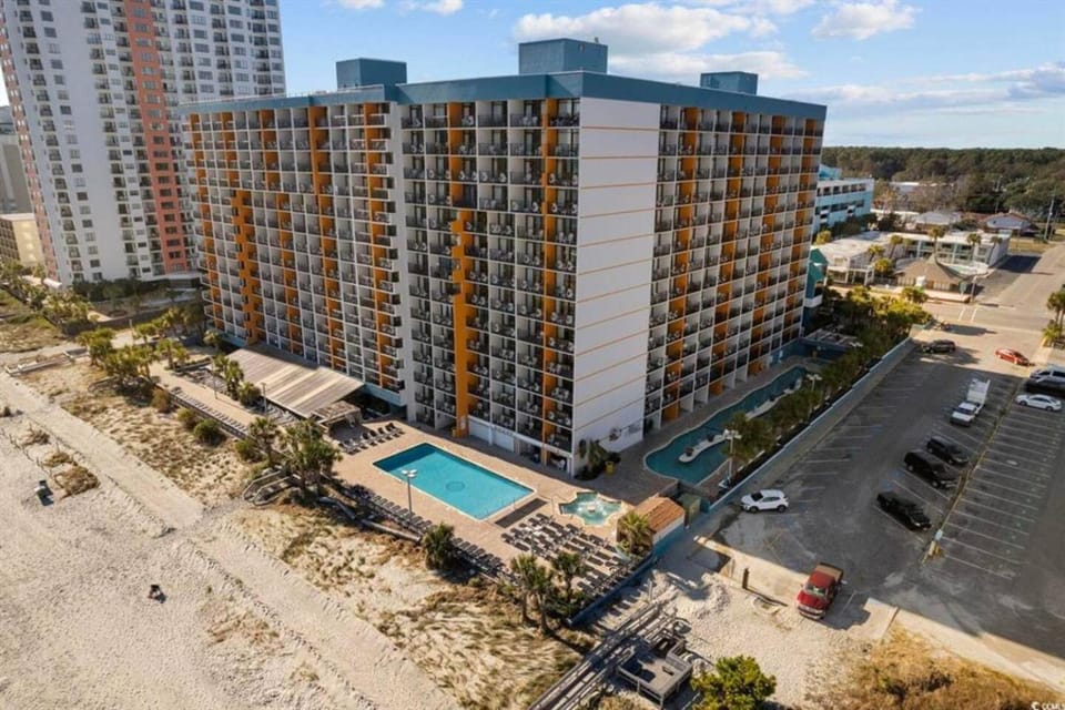 Oceanfront 1BR at Landmark, King Bed, Full Kitchen, Smart TVs Apartment in Myrtle Beach