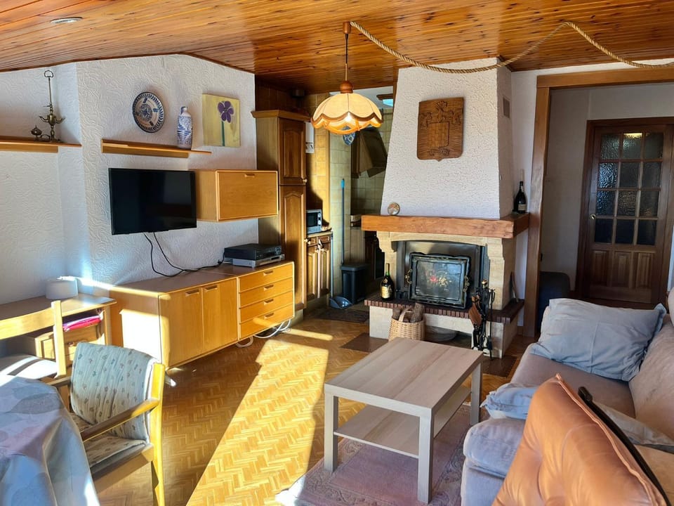 Communal lounge/ TV room, TV and multimedia, Living room