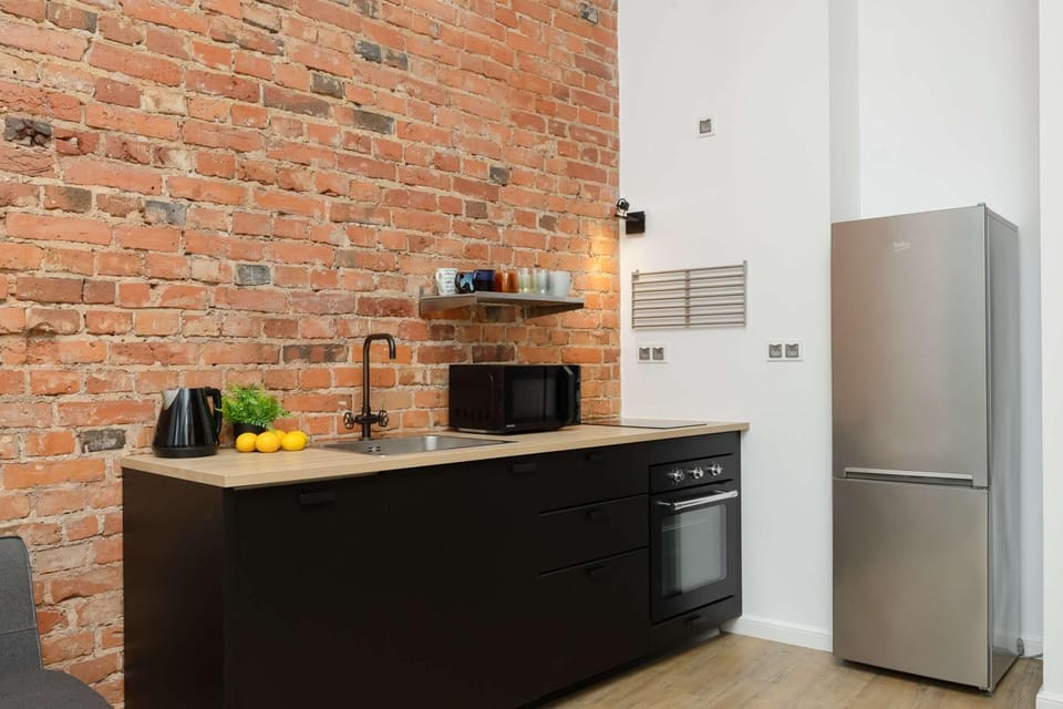 Coffee/tea facilities, Kitchen or kitchenette, oven, stove
