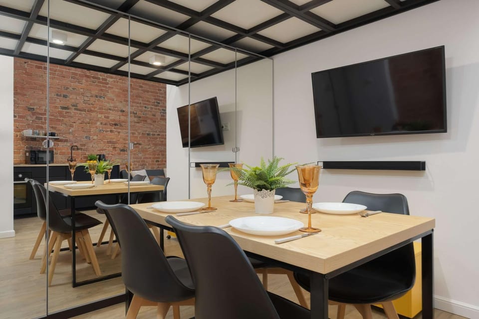 TV and multimedia, Kitchen or kitchenette, Living room, Seating area, Evening entertainment