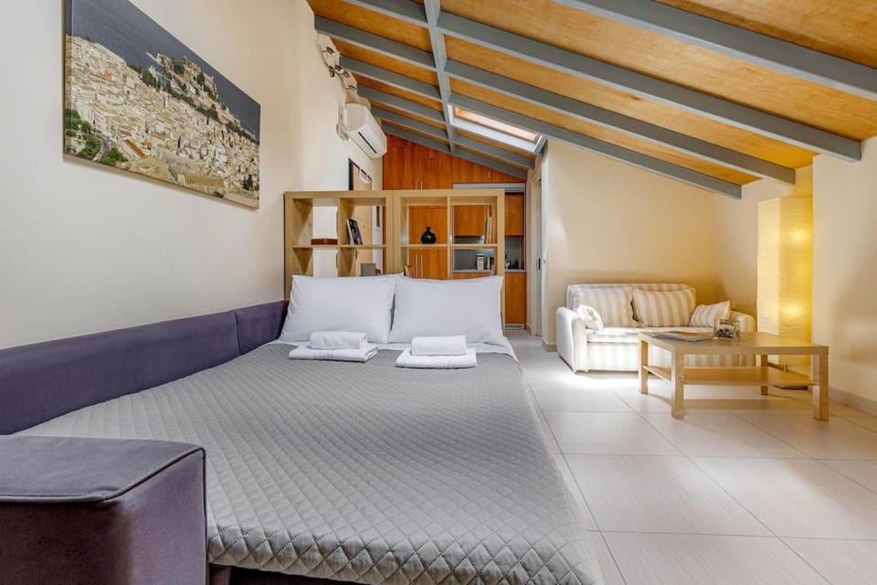 Sunny Skylight Loft! Apartment in Corfu