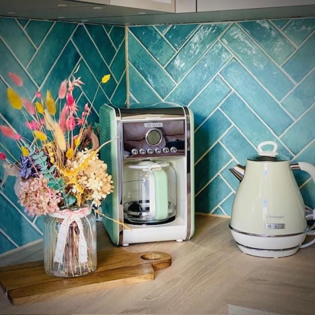 Coffee/tea facilities, Kitchen or kitchenette