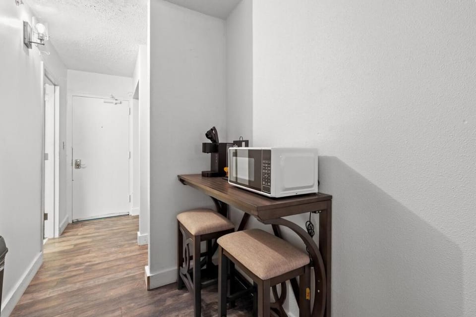 Landmark Resort Studio with King Bed, Kitchenette & Smart TV Apartment in Myrtle Beach