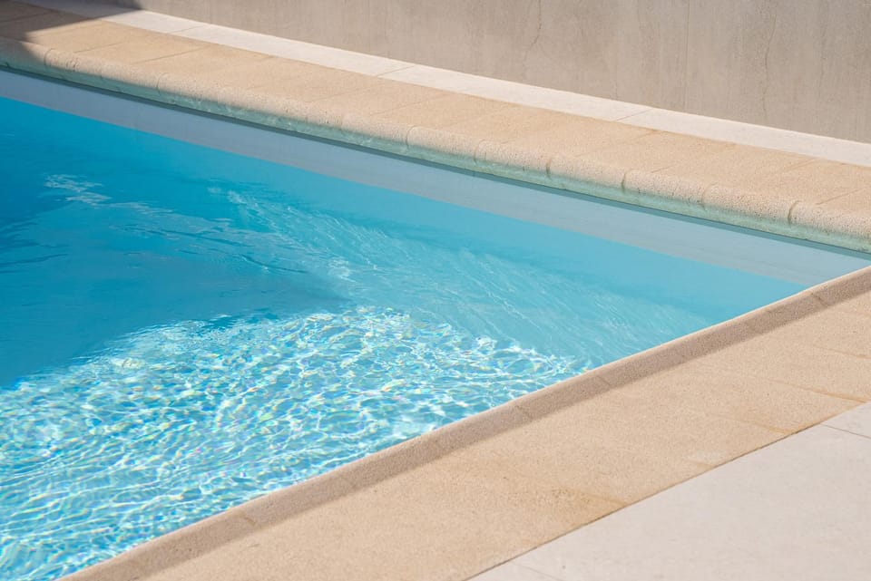 Day, Swimming pool