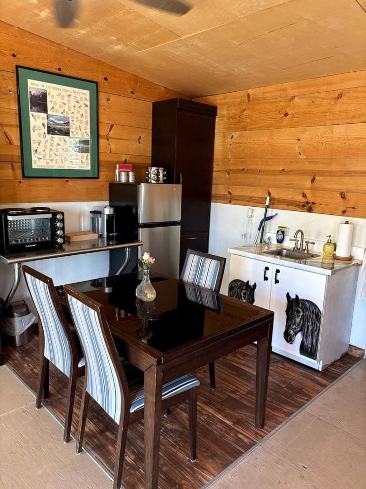Cozy Rustic Cabin on a Working Horse Ranch for a Unique Getaway in Granite Bay, California Cabin in Granite Bay