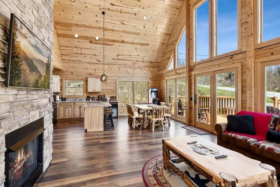 Charming Smoky Mountain Cabin with Private Fire Pit, Modern Amenities, Near Downtown Gatlinburg, Tennessee Cabin in Gatlinburg