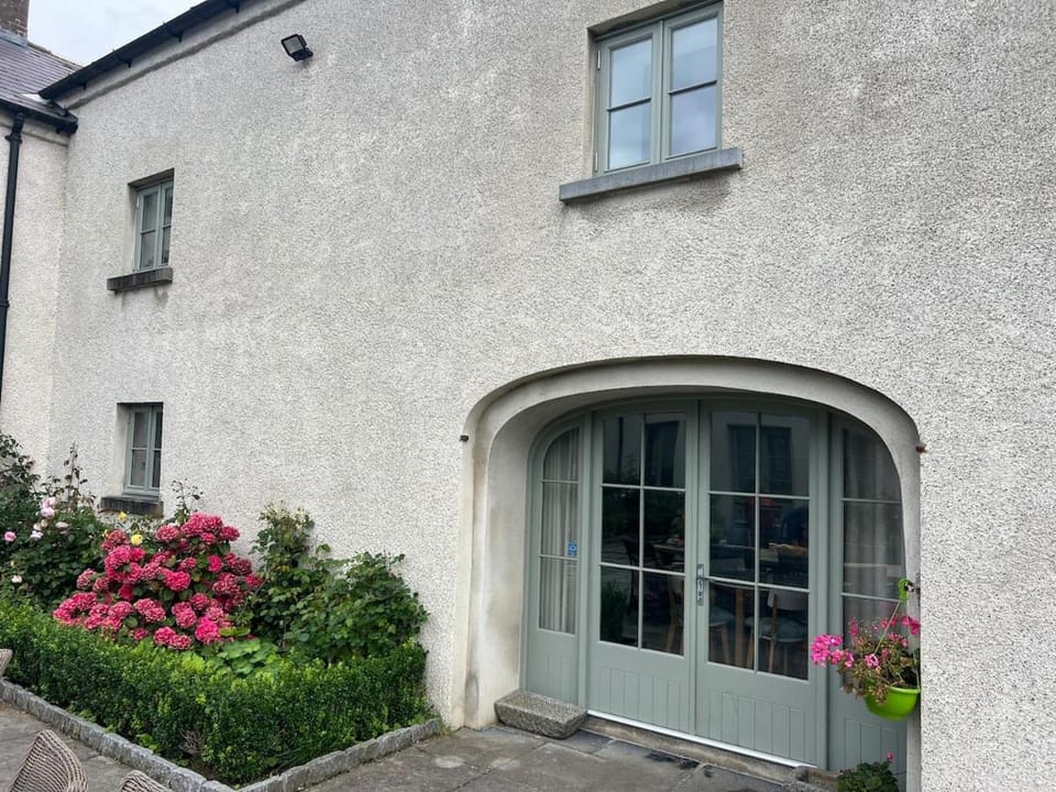 Strandhill stables with wood-fired sauna Apartment in County Sligo