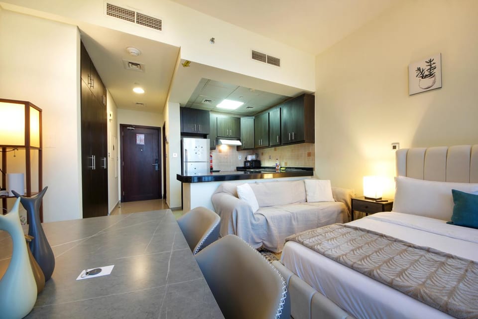 Photo of the whole room, Seating area