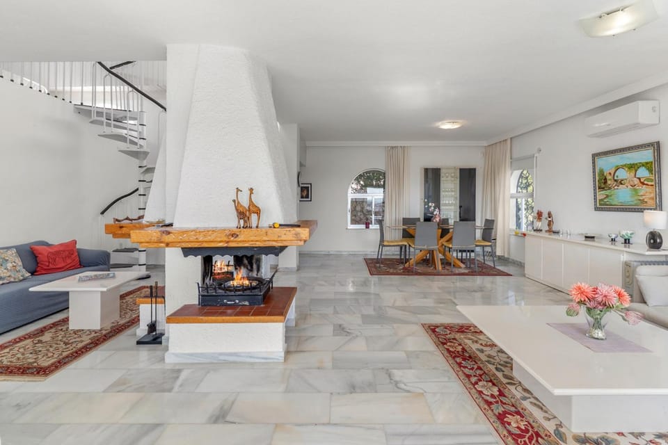 Pool, Sea Views And Privacy V208 House in Fuengirola