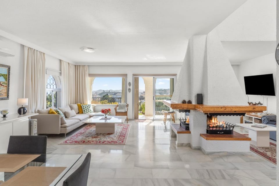 Pool, Sea Views And Privacy V208 House in Fuengirola