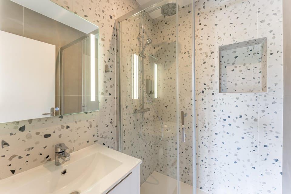 Bathroom, Living room