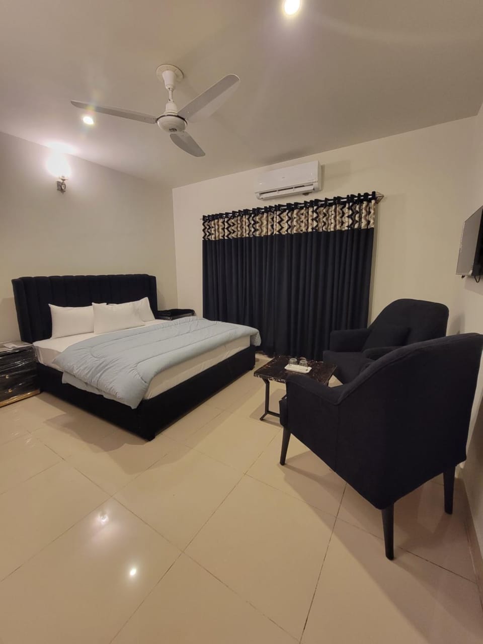 Photo of the whole room