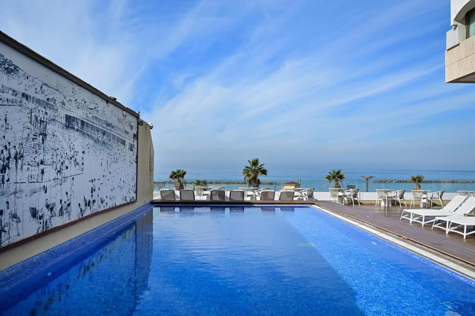 (Floor Shelter)Luxury Sea View w/Pool Inside Hotel Apartment in Tel Aviv-Yafo