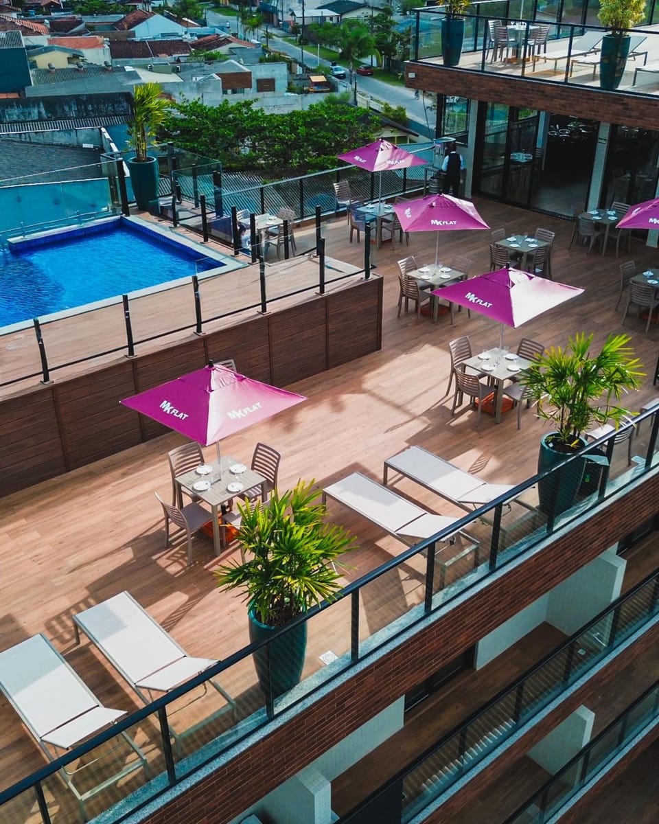 Swimming pool, sunbed